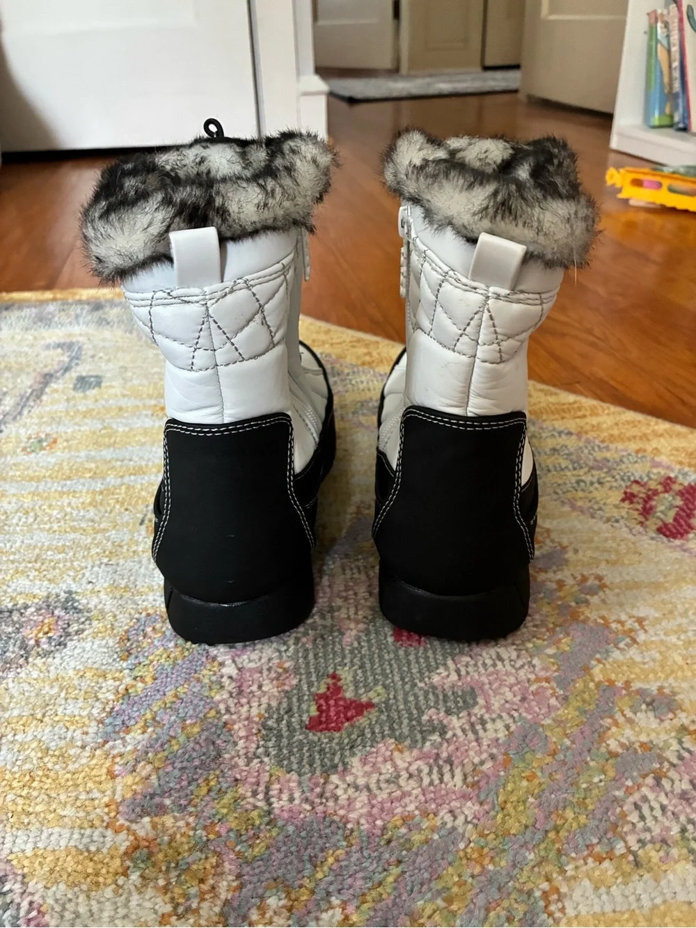 totes White and Black Faux-Fur Trim Winter Boots
